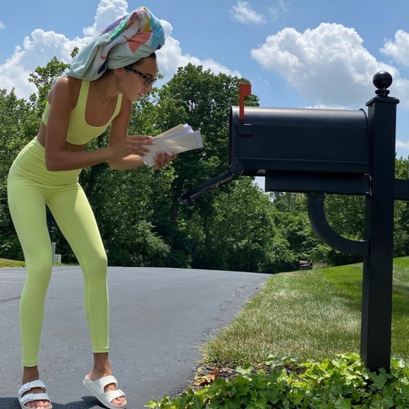 UO Year Of Ours Cross-Back Sports Bra Lime - Picture 2 of 7